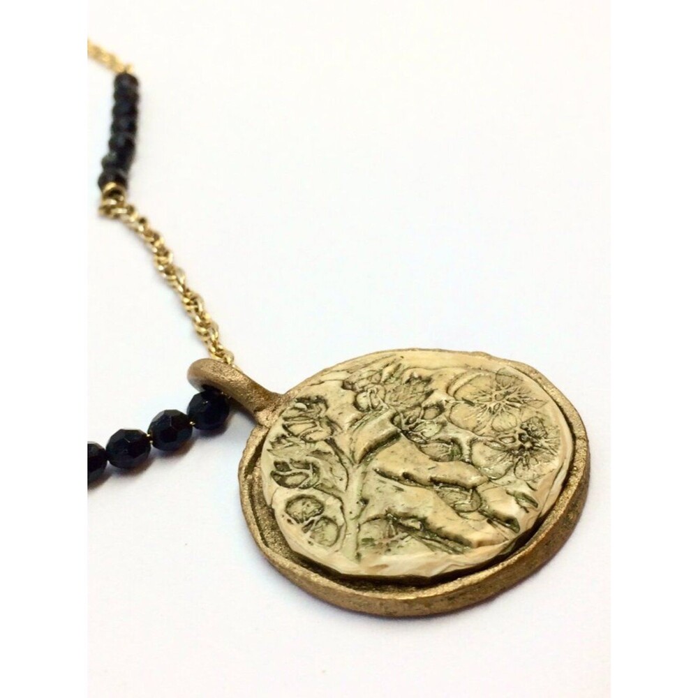 VINTAGE ARTISAN NECKLACE Gold Tone Chain Black Beads Floral Medallion Pendant - Picture 6 of 12